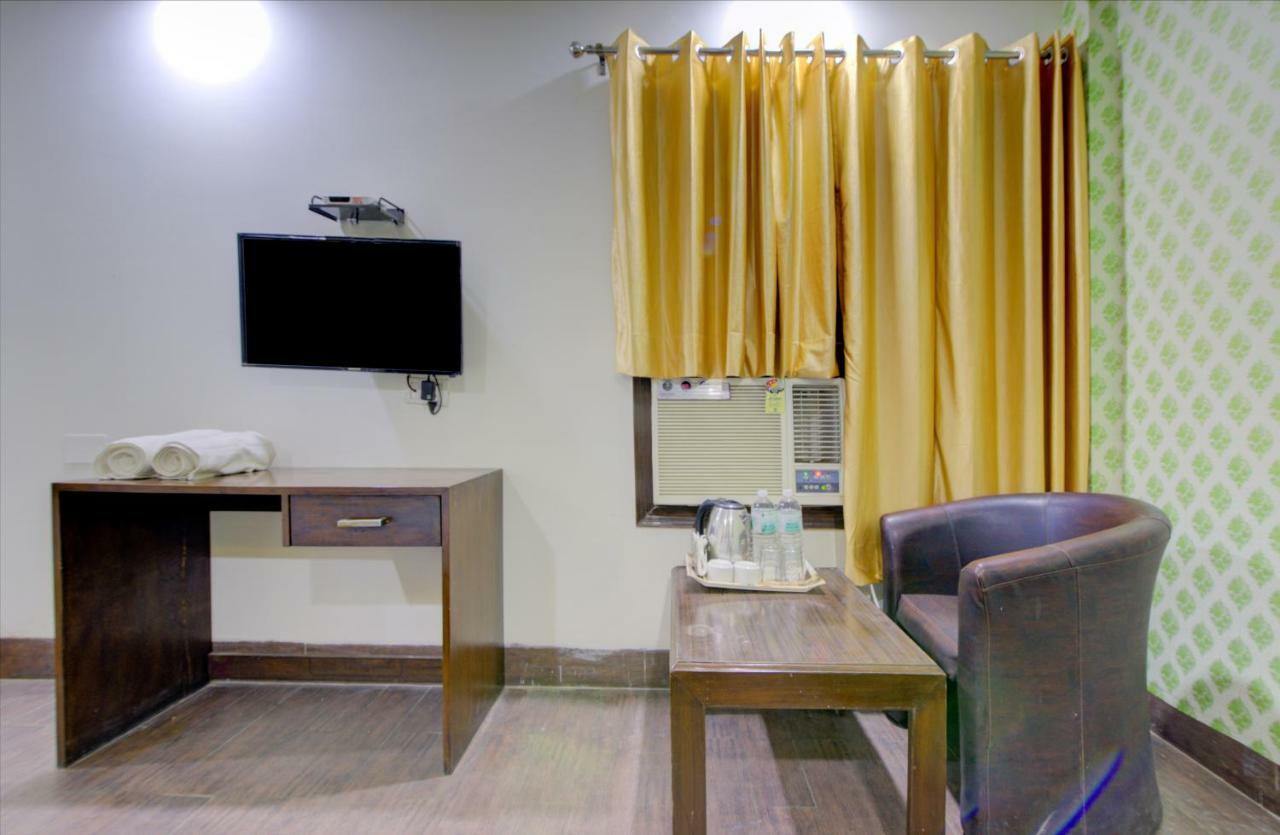 Airport Hotel Daya Capitol New Delhi Exterior photo